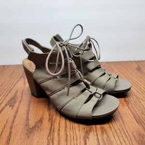 Clarks Collection Women Size 7.5 Sandals Banoy Wanetta SlingBack Beige Heel Shoe